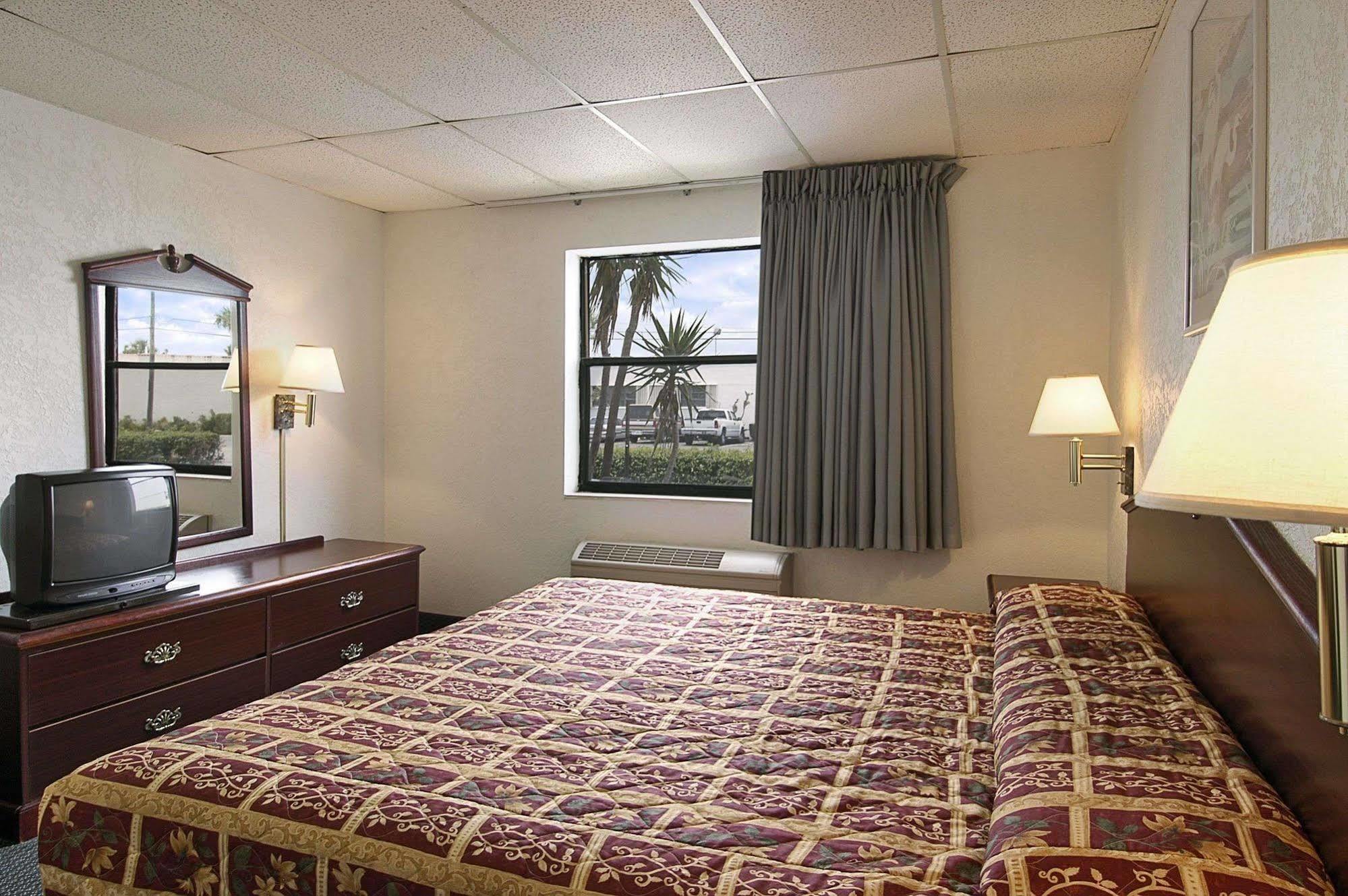 Super 8 By Wyndham Pompano Beach Quarto foto
